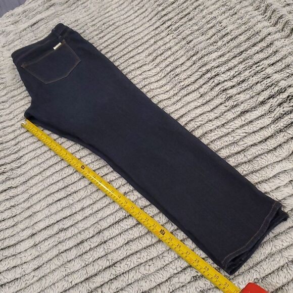 Dark wash White house black market jeans size 8 - Picture 10 of 10